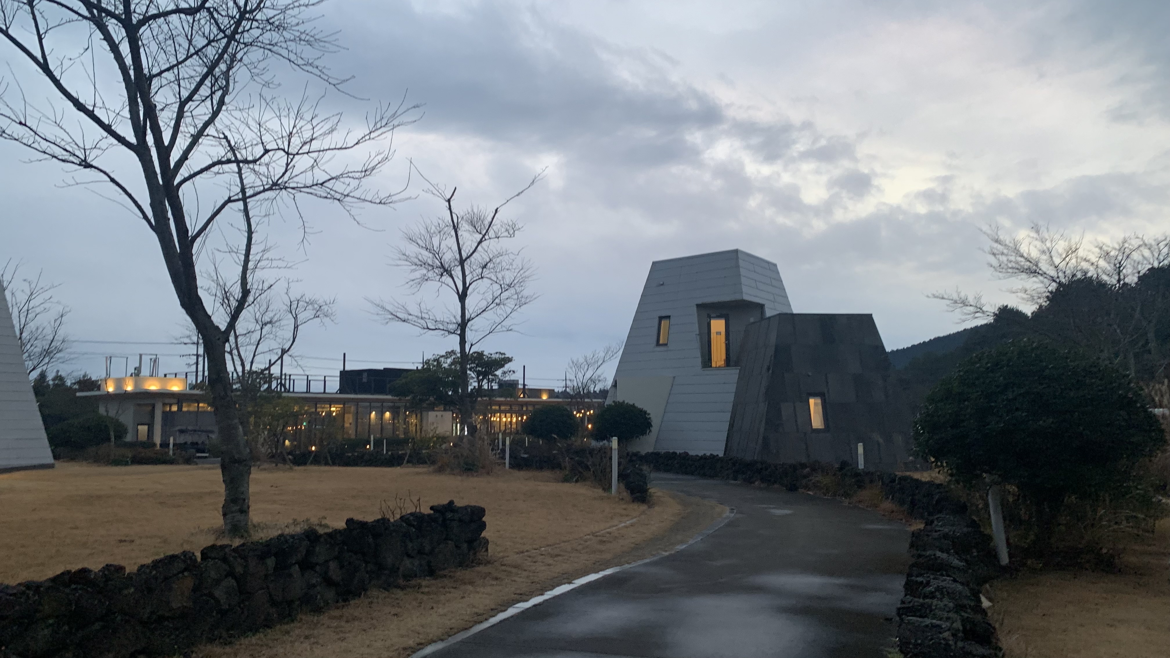 제주도에서 찾은 감성 글램핑 숙소 어라운드폴리 리뷰 - 겨울 에어스트림 숙박 후기