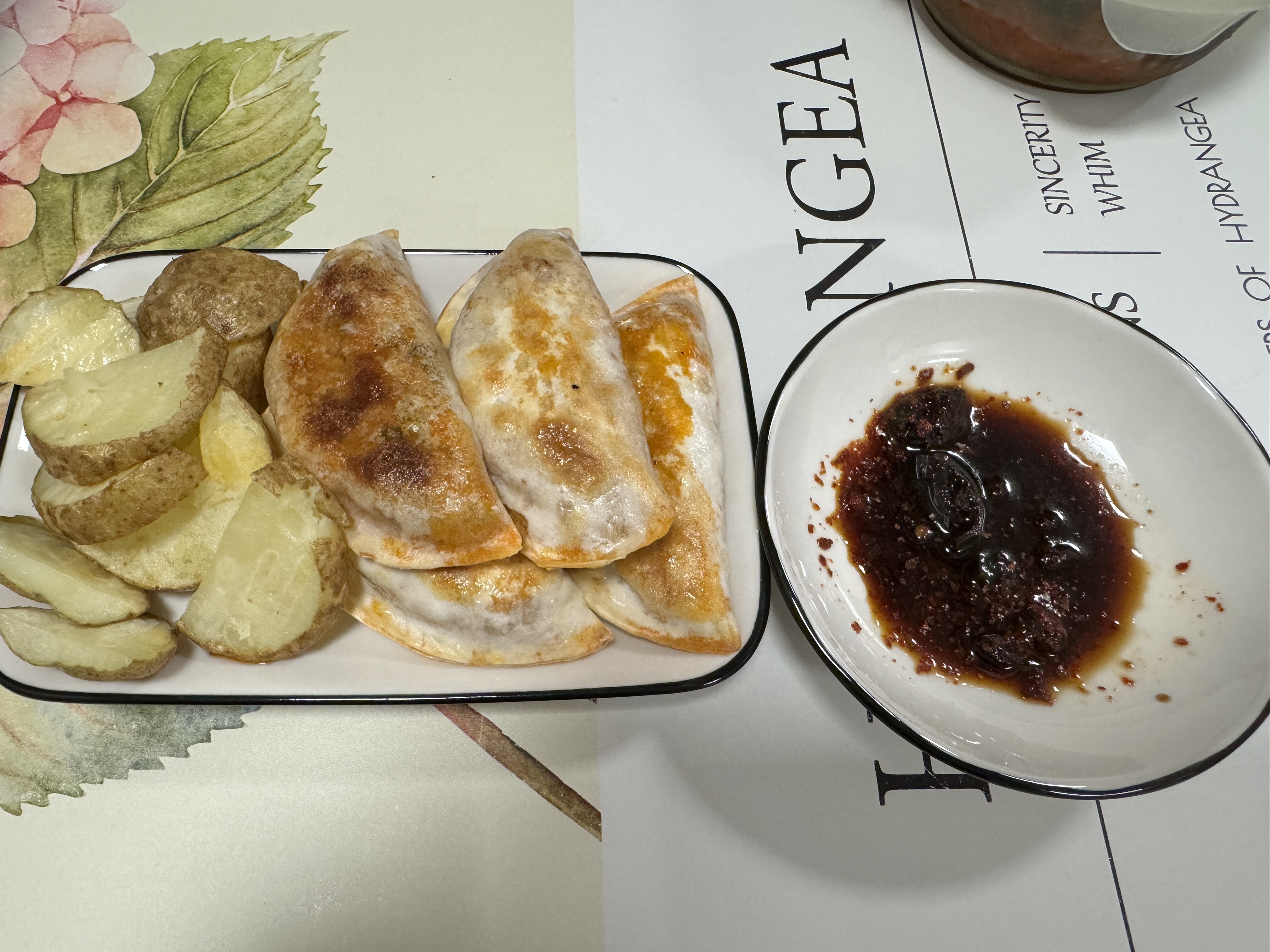 삼성 큐커 전기오븐으로 완성한 군만두와 구운감자