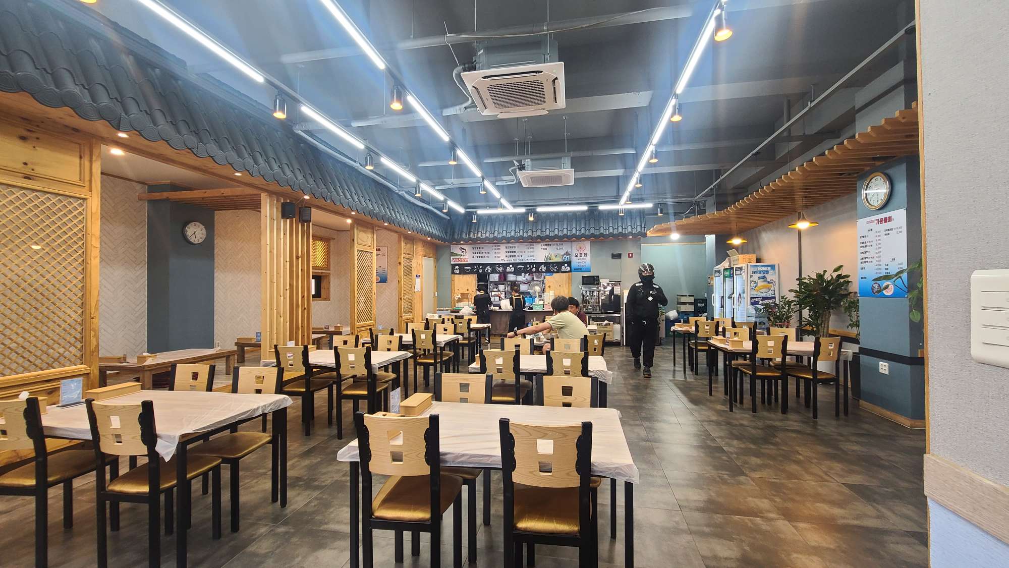 가온물회 식당 내부 사진