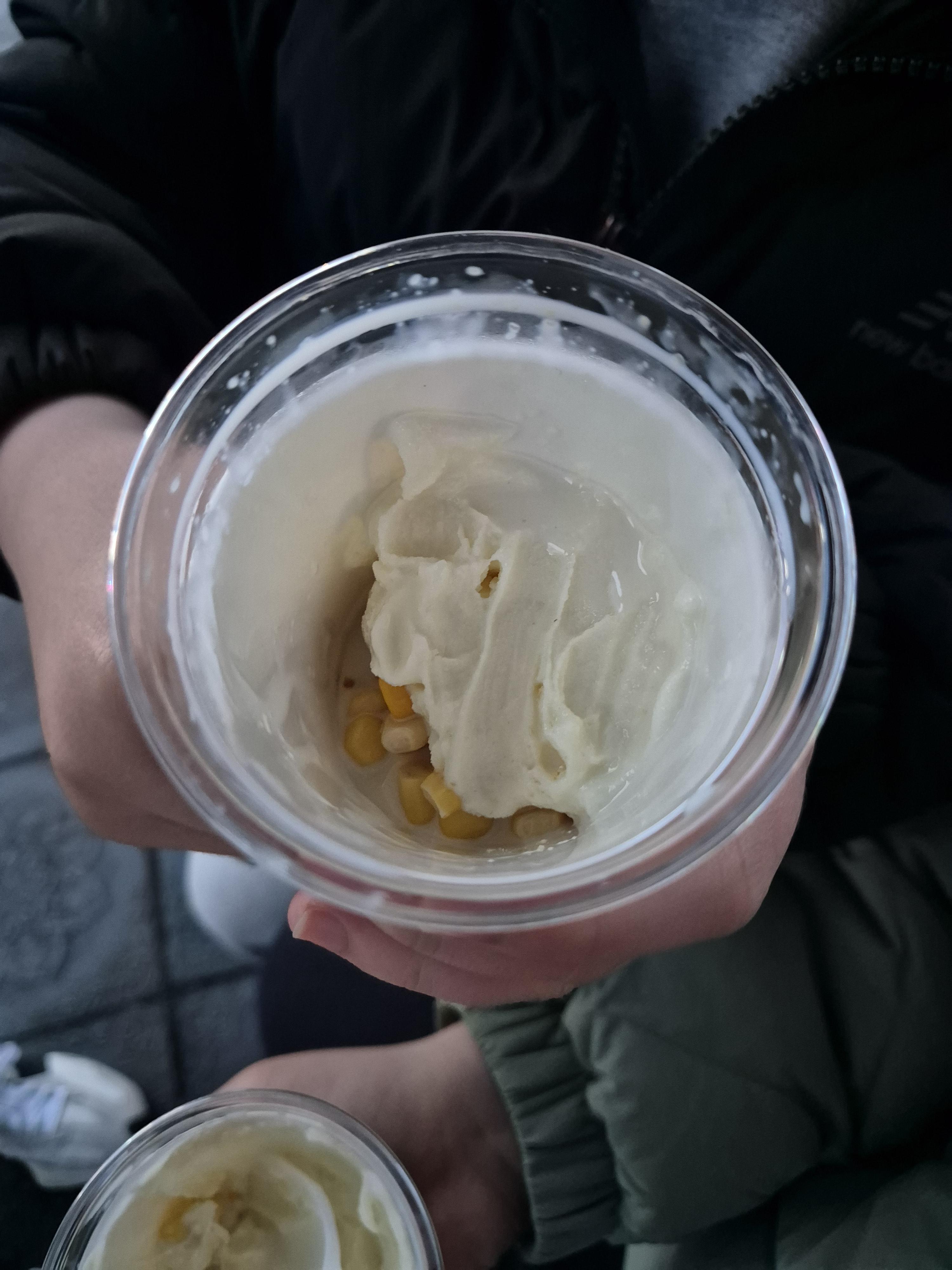 황리단길 황남 옥수수 옥수수크림 속안에 옥수수가 있으니 비벼서 드세요.