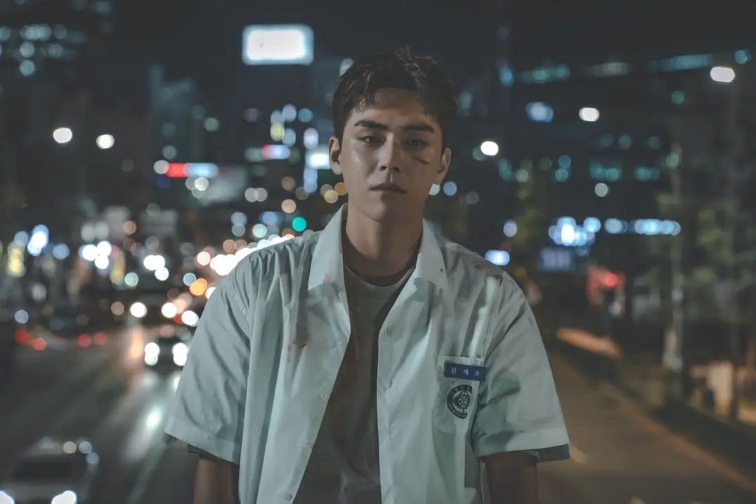 얼굴에 상처가 있는 김재오