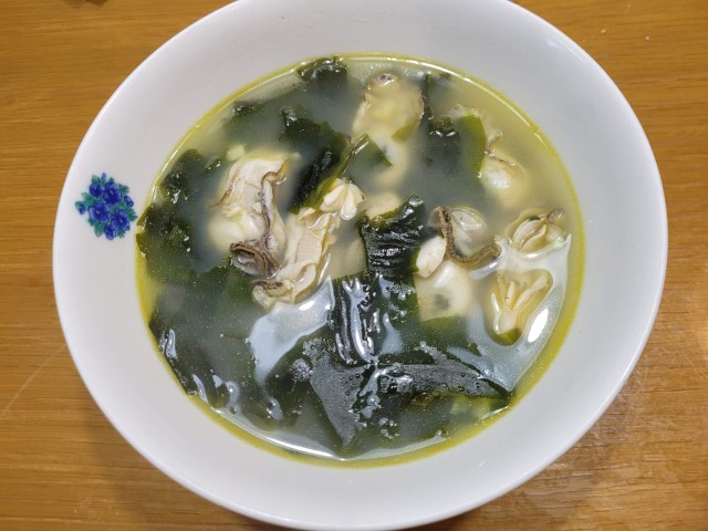 완성된 굴미역국