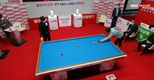 프로당구대회 시타하는 이동국 전 대한민국 남자 축구 국가대표선수