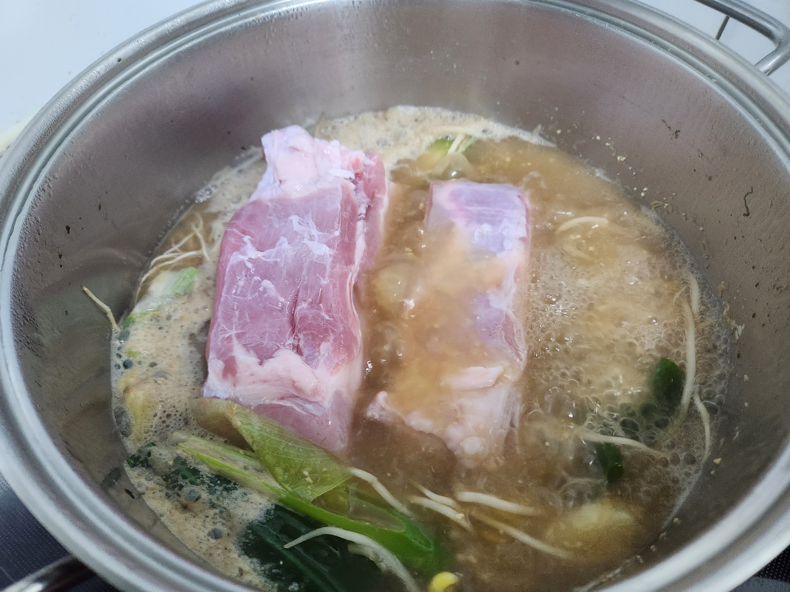 삼겹살 끓는물에 넣기