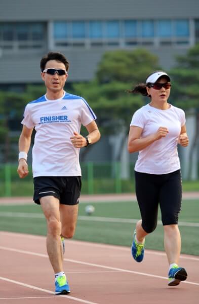 런닝 중인 부부