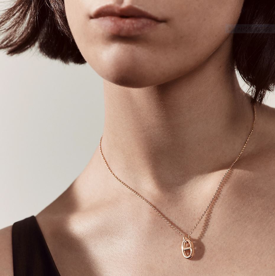 에르메스 샹달 목걸이 착용