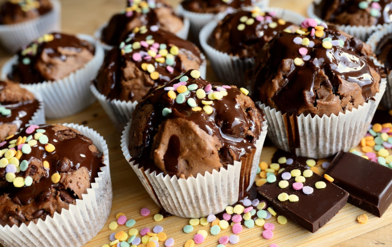 초콜릿과 토핑이 올라간 머핀들, 임산부 당 섭취와 관련된 주의가 필요한 고당도 간식