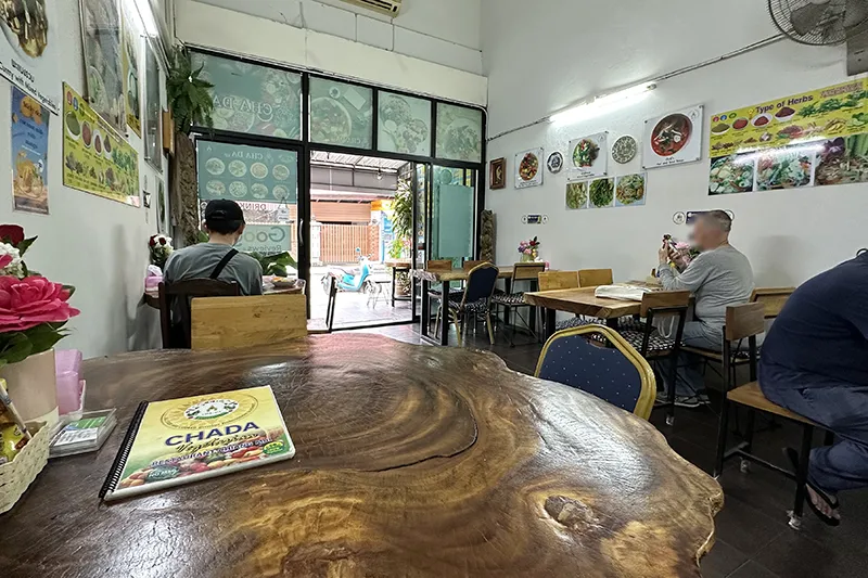 chada vegetarian restaurant chiang mai