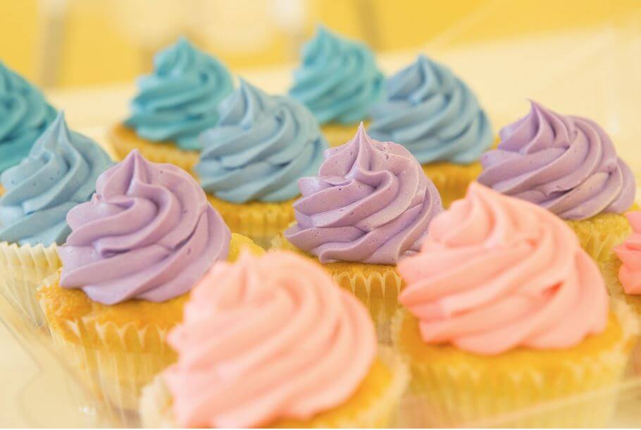 여러 색상의 쿠키들