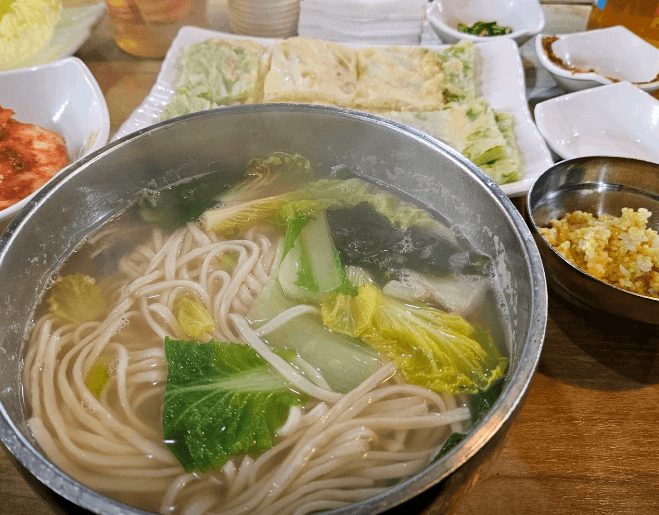 생방송오늘저녁 35년 손맛! 동대문 가마솥 안동국시 맛집