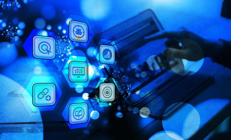 노트북에-펼쳐진-기업정보