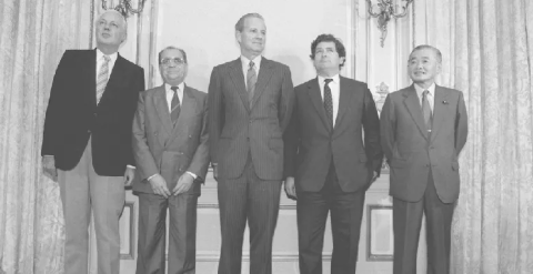 플라자 호텔에 모인 주요5개국 재무장관
<출처: 나무위키>