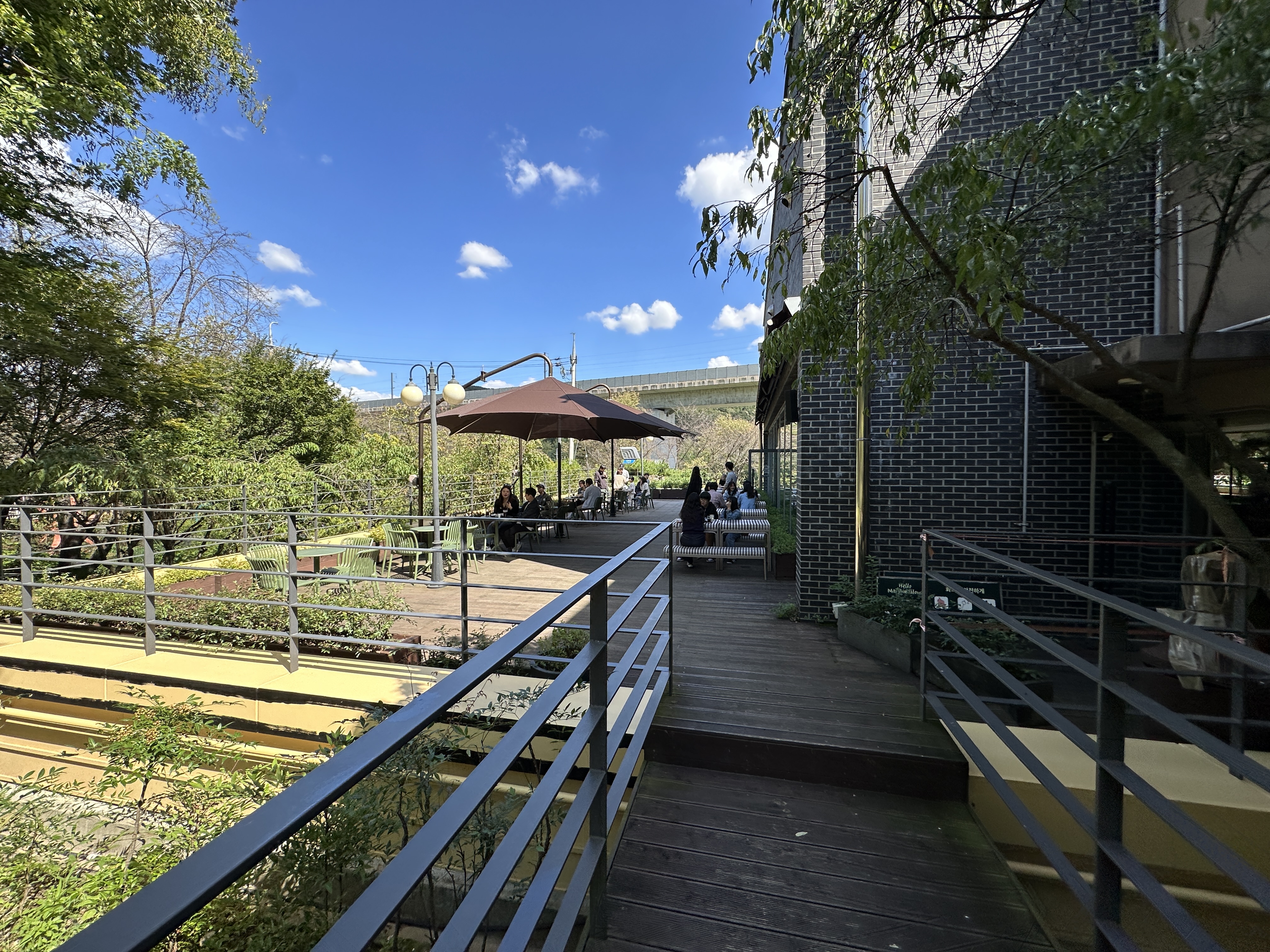 유니스의 정원 보타닉하우스 카페 내부