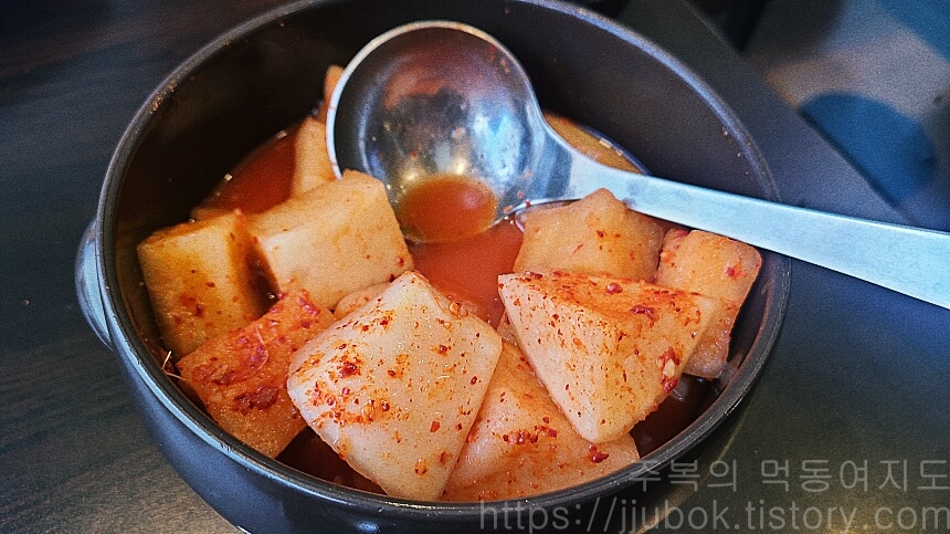 고을래-이베리코-흑돼지-서구청점-밑반찬-깍두기