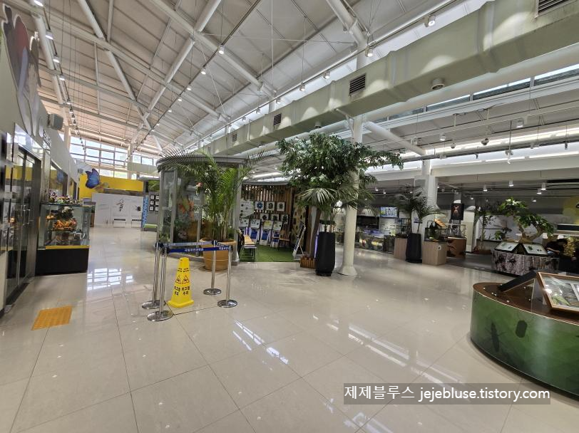 곤충생태관-내부사진전경