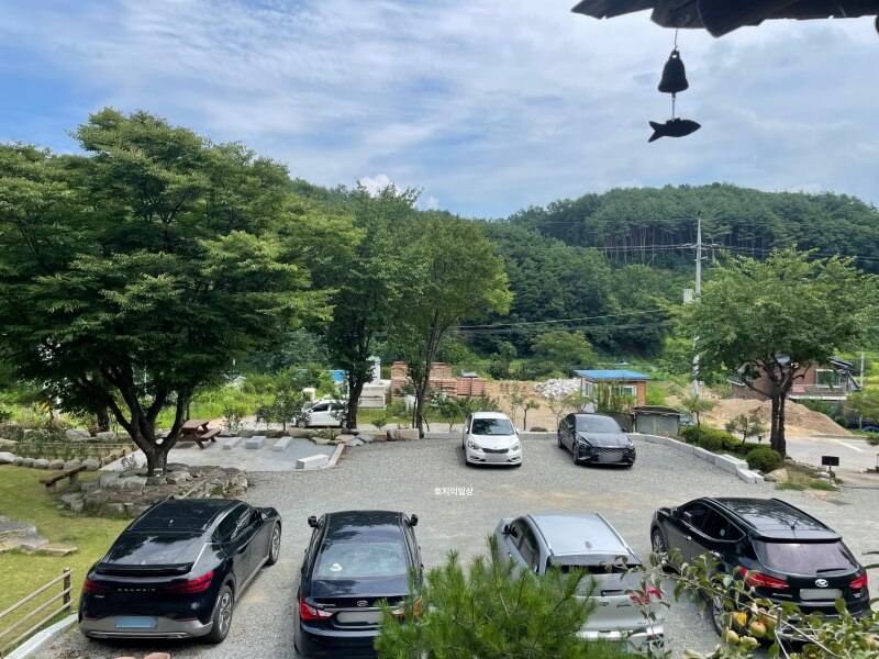 홍천 보리밥 정식 맛집 큰골쉼터 가성비 식당 - 주차장