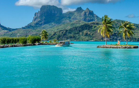 초록색에 가까운 푸른 빛의 바다