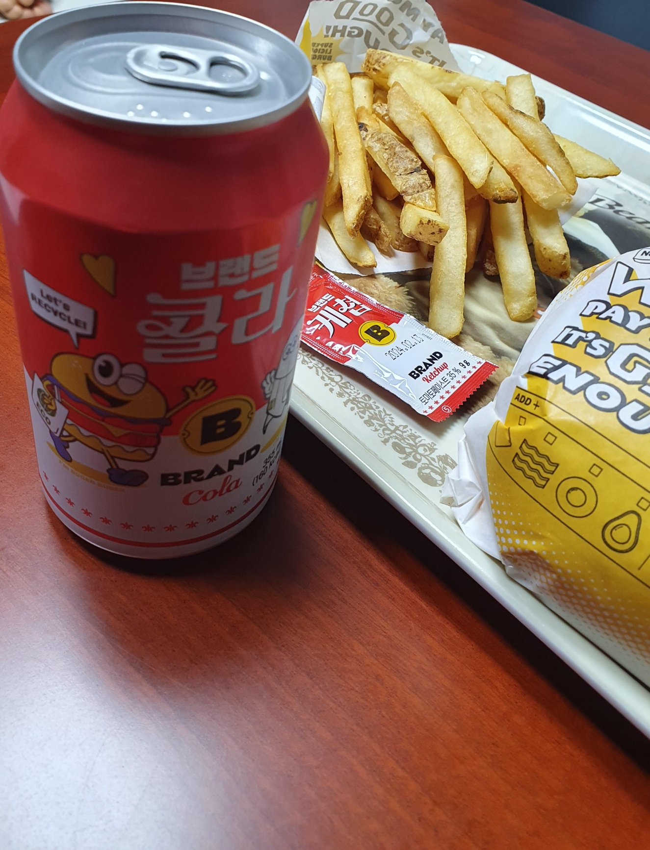 콜라는 노브랜드 콜라임. 맛은코카콜라랑 동일함.
