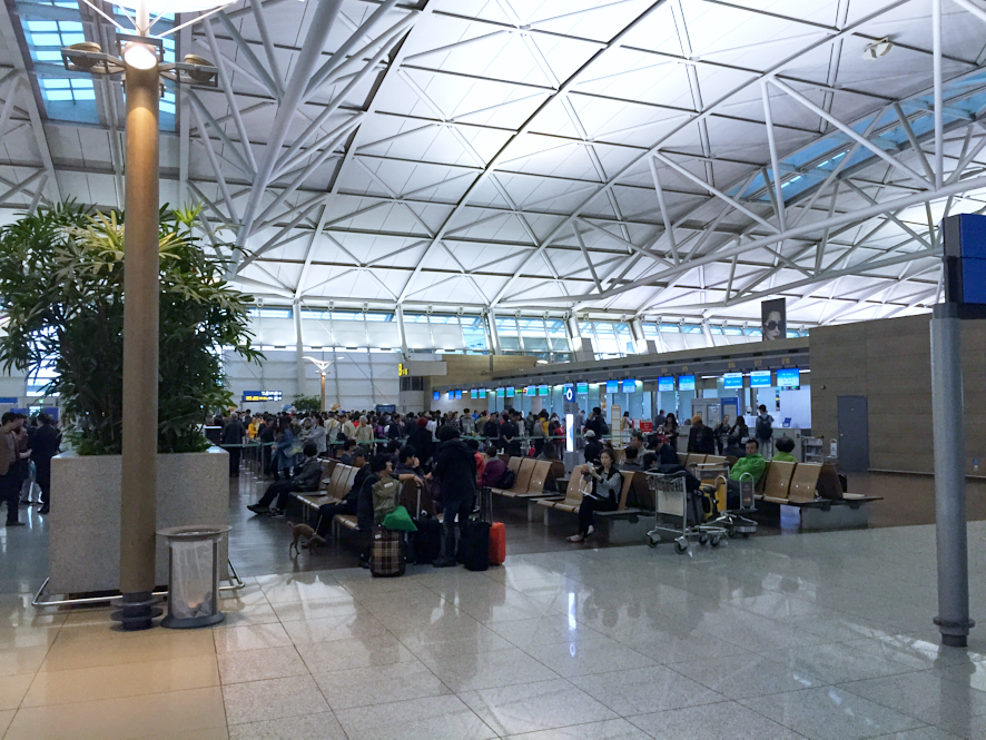 인천공항 체크인 카운터 모습