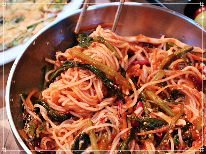 생방송 오늘저녁 1913 광주 송정역 시장 70년 전통 자가 제면과 30년 음식 경력 사장님, 잔치국수, 골뱅이비빔국수 맛집