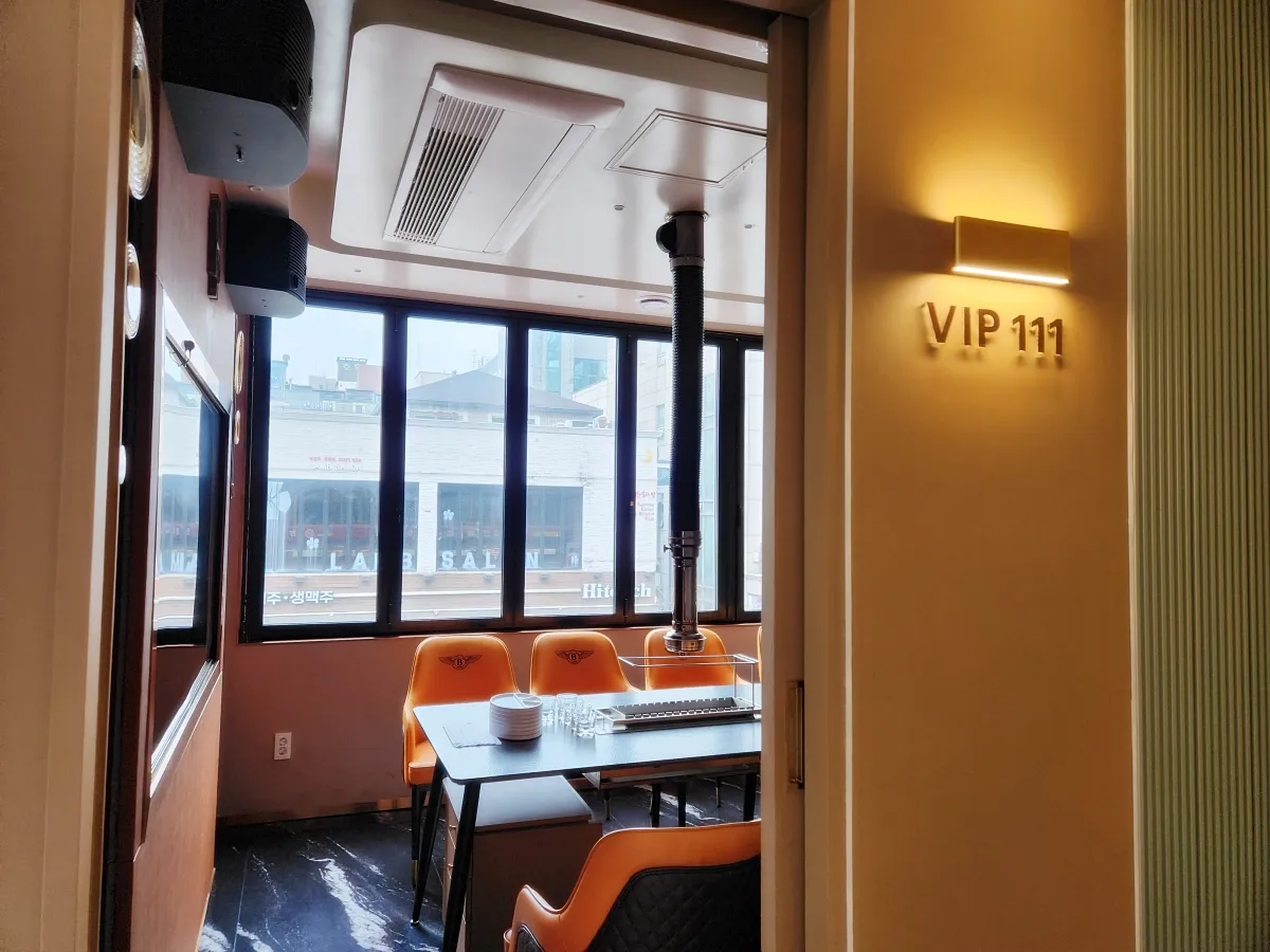 양꼬치-전문점-강뚝-실내-룸