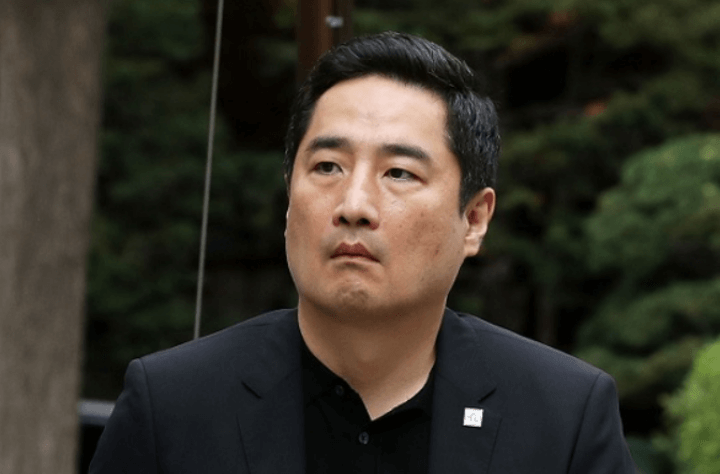 강용석-검정정장-사진