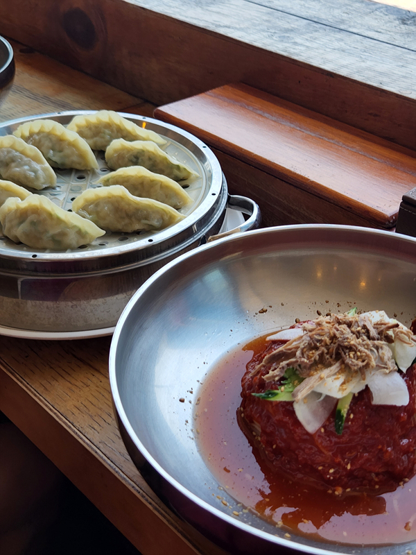 만두와_물비빔밀면