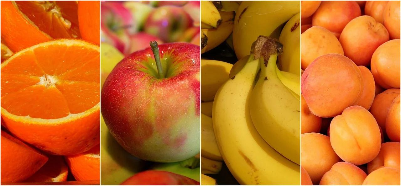 바나나와 사과 그외 과일이 담긴 사진