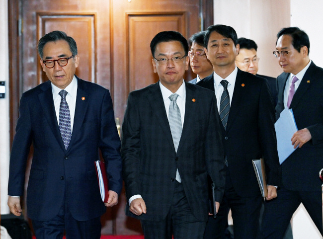 트럼프 대통령, 수지 와일스 첫 여성 백악관 비서실장 임명