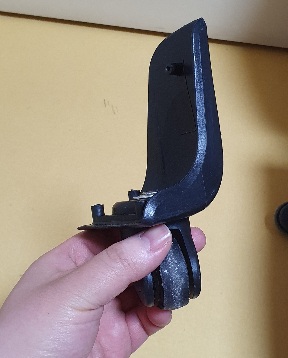 샘소나이트 캐리어 바퀴 교체하기 뒷바퀴사진1