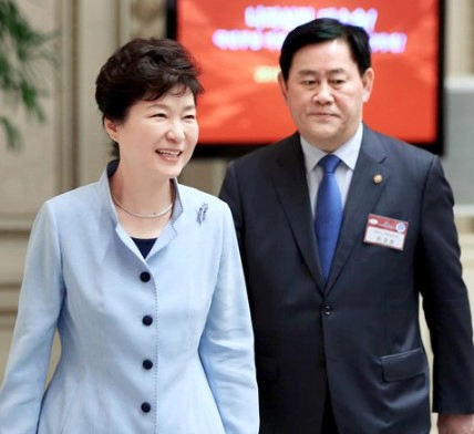 최경환 무소속 출마 배경 여론조사 상황 