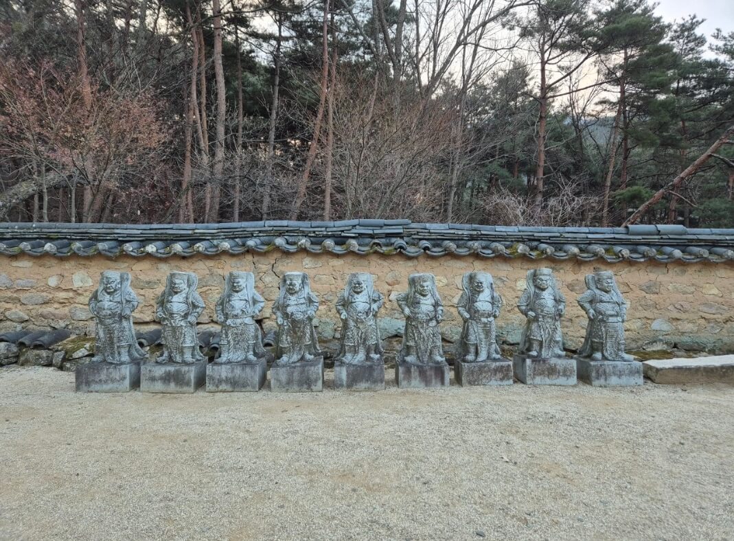 대구 용연사 : 부처님 진신사리를 품은 천년고찰과 적멸보궁 비슬산 자락에 깃든 천년 고찰의 역사와 수행 공간