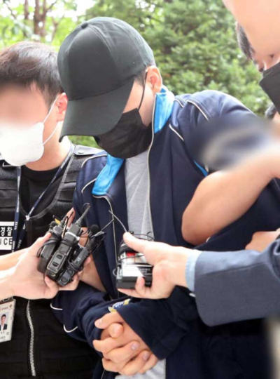 잡혀가는 범인