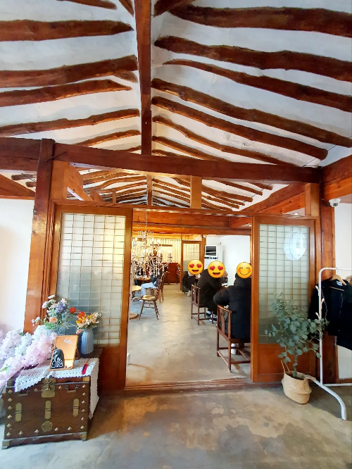 훌림목-카페-실내-1