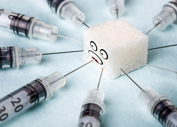 주사바늘이 각설탕을 공격하는 이미지