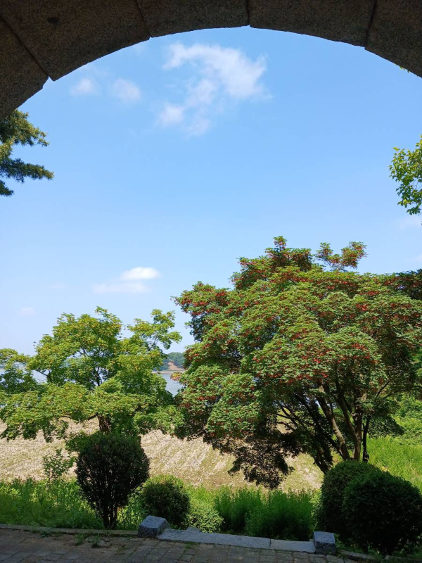 덕진진 공조루 문을 나서다