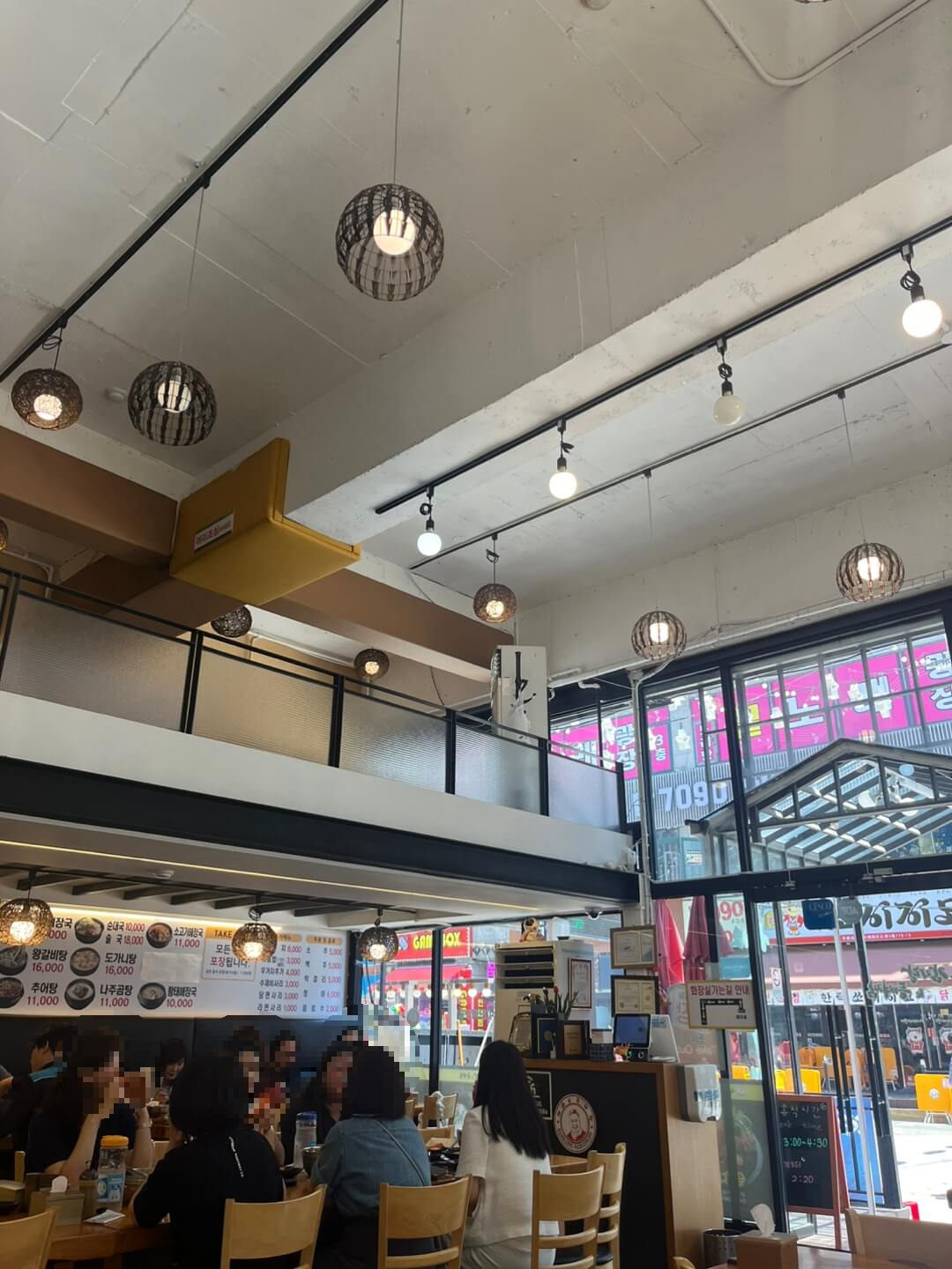 해마을 감자탕_국물이 진하고 고기가 실한 뼈해장국 최고