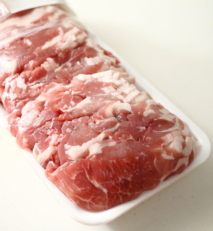 김치찌개용 신선한 미박 돼지고기 앞다릿살 생고기, Fresh pork shoulder with skin for Kimchi stew