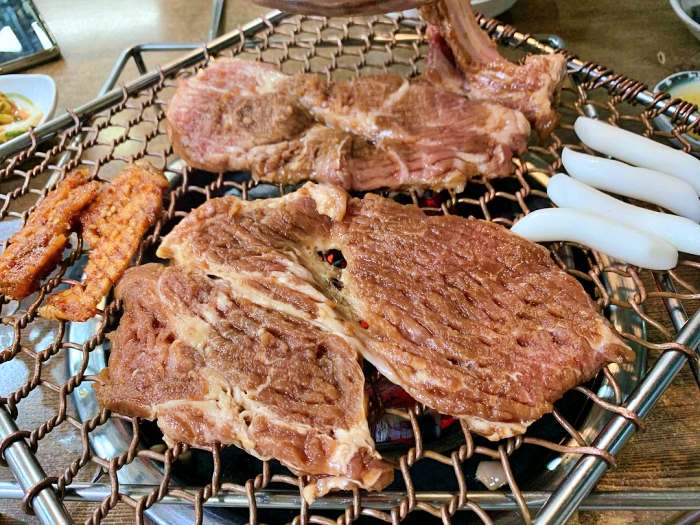생생정보 충남 당진 한우 특수 부위 무한리필 훈제 목살 맛집