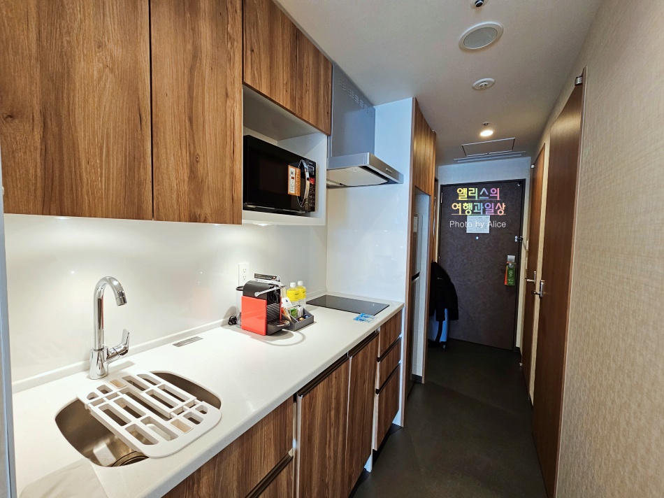 홀리데이 인&스위트 신오사카 트윈 스튜디오 스위트 룸 솔직후기