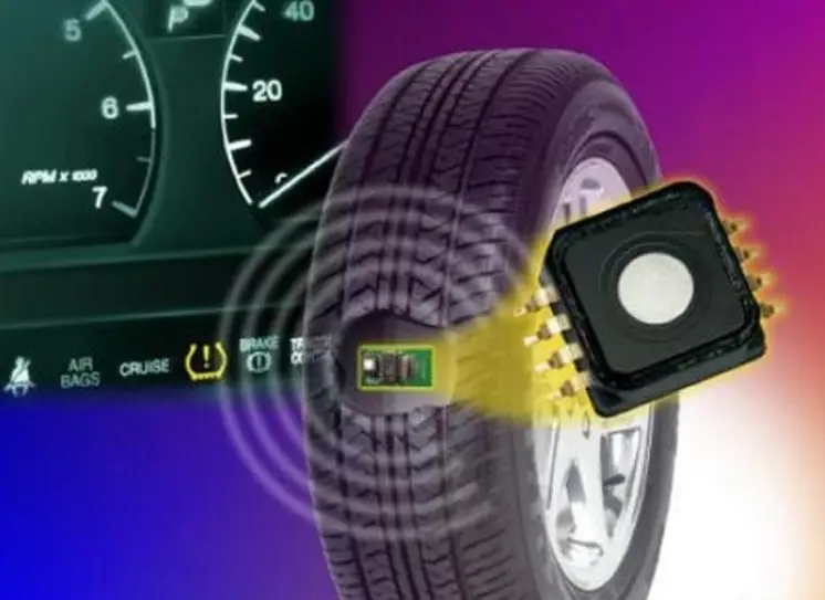 한파 타이어-
검정색 타이어 가운데 검은 구멍 사이에서 나온 검정색 칩사진