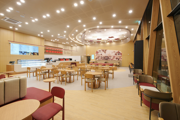 신논현역점 내부 전경.