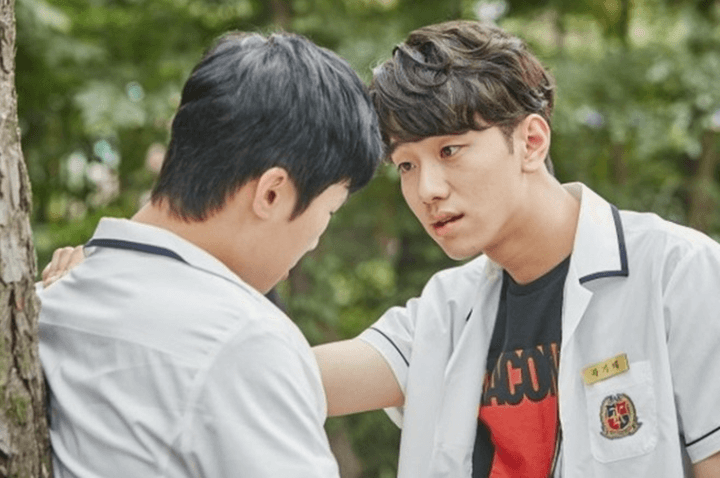 넷플릭스-인간수업-장면중-이동희와-실감나는-연기력을-보여주는-남윤수의-모습