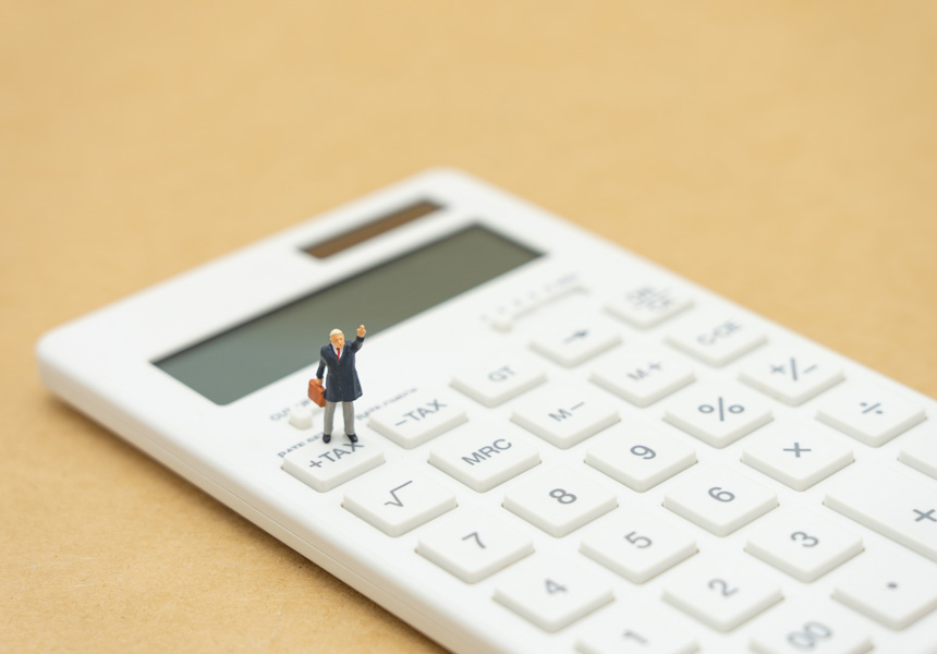 계산기를 함께 배치해 국내 금 ETF와 세금 비교를 표현한 이미지