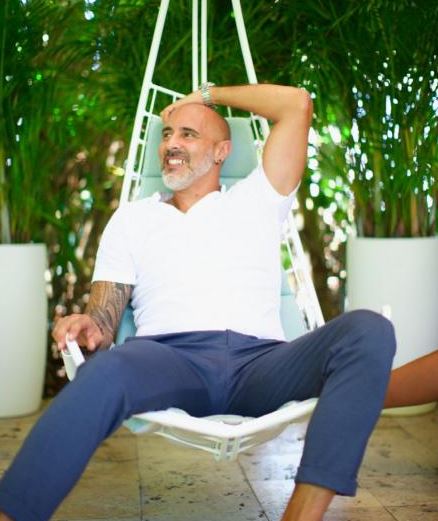 Clayaveras-설립자