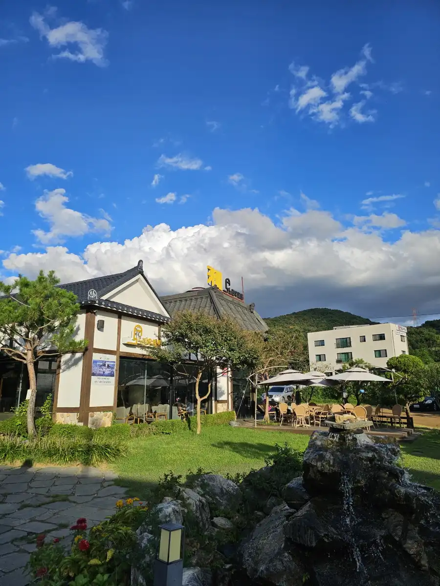 베이커리 카페 노란우체통 전경