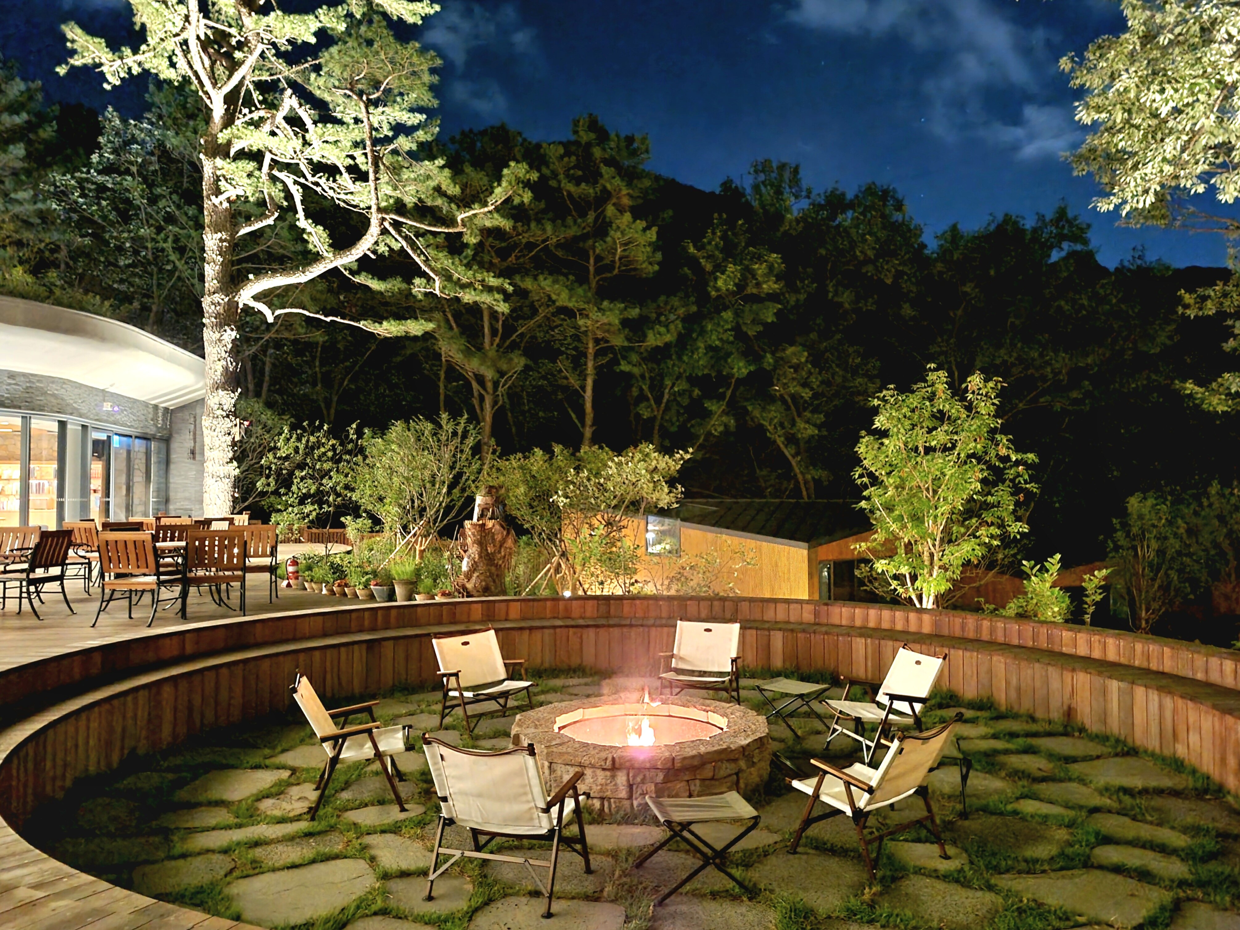 수락휴에서 불멍을 즐길 수 있는 불멍존 휴마당