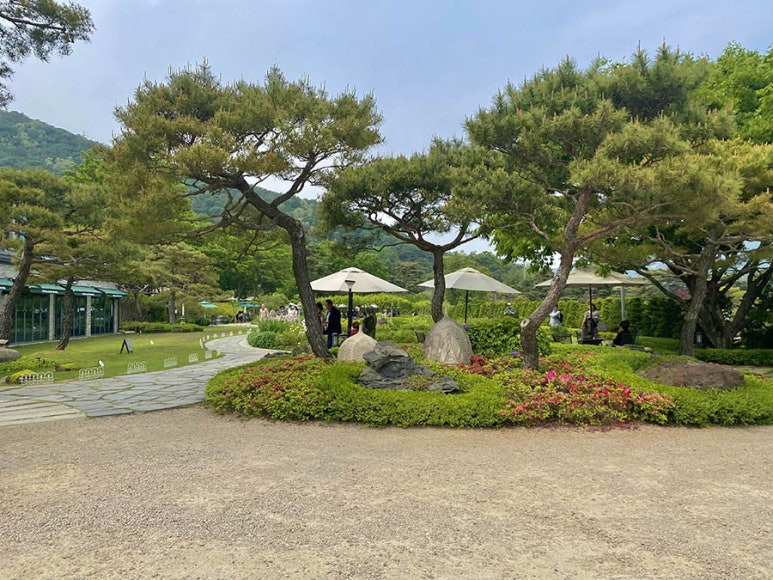 대형 테라스와 정원이 있는 카페 맛집 추천
