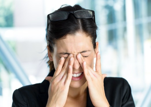 눈앞에 먼지&#44; 벌레 떠다니는 비문증 원인과 증상&#44; 검사&#44; 치료와 예방법