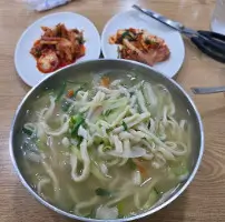 생생정보 한우물의 법칙 34년 전통 수원 손칼국수 명가